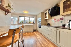 Kitchen/Breakfast Room- click for photo gallery